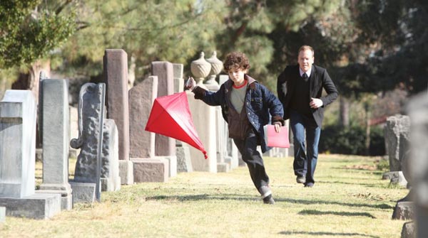touch_s1e4_cemetarykite