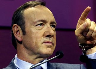 Kevin Spacey apela para que as redes de televisão adotem o modelo Netflix
