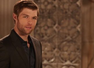 Spartacus | Veja Liam McIntyre introduzindo o primeiro episódio da versão sem cortes