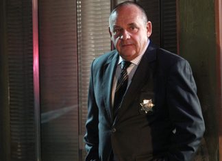CSI | Paul Guilfoyle não retorna para a 15ª temporada
