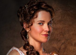 Evil Dead | Lucy Lawless entra para o elendo da adaptação para TV