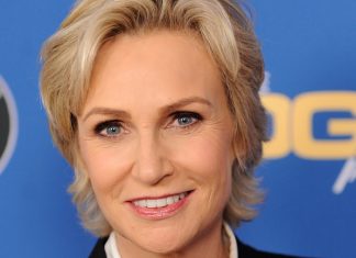 CBS encomenda temporadas completas de Angel From Hell com Jane Lynch e Life in Pieces com Colin Hanks
