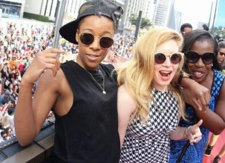 Atores de Orange is the New Black e Sense8 participaram da 19ª Parada do Orgulho LGBT