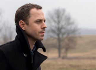Sneaky Pete | Amazon encomenda temporada completa da série produzida por Bryan Cranston