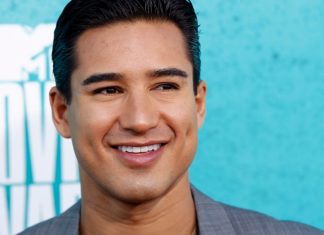 Grease Live | Mario Lopez é escalado como Vince Fontaine no musical da FOX
