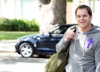 Charity Case | Kyle Bornheimer entra para o elenco da nova comédia de Courteney Cox