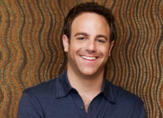 Chance | Paul Adelstein entra para o elenco da nova série de Hugh Laurie