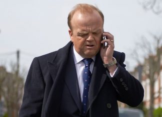 Sherlock | Toby Jones é escalado para interpretar o vilão da 4ª temporada