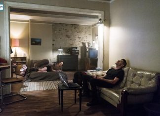 Mr. Robot 02×04: eps2.2_init_1.asec