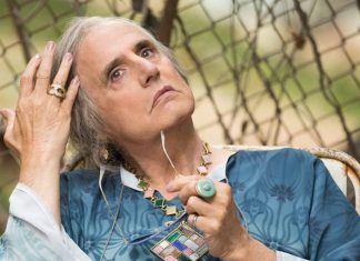 Transparent | 3ª temporada terá um episódio de flashback mostrando a jovem Maura