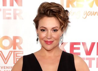 Alyssa Milano entra para o elenco 2ª temporada de Wet Hot American Summer