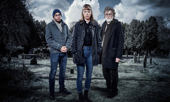 Da esquerda para a direita, os atores: Ben Bailey Smith, Anna Maxwell Martin e David Threlfall. Midwinter of the Spirit. Da esquerda para a direita, os atores: Ben Bailey Smith, Anna Maxwell Martin e David Threlfall. Midwinter of the Spirit.