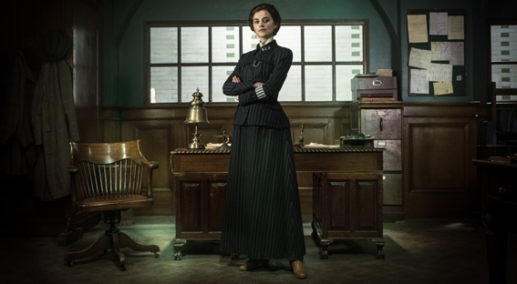 A atriz Rebecca Liddiard interpreta Adelaide Stratton, primeira policial mulher da Scotland Yard.