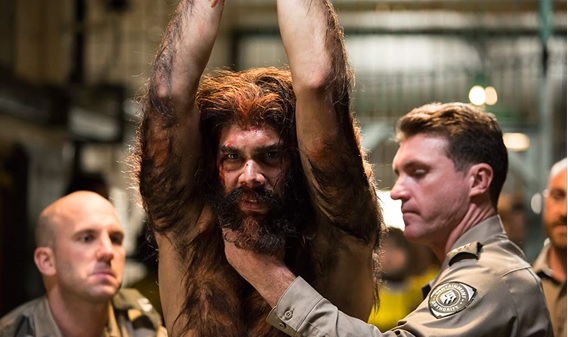 Em cena: o ator Tysan Townei interpreta Djukara, um hairy — criatura que convive entre as pessoas.