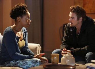 Frequency 1×06: Deviation Frequency -- "Deviation" -- Image Number: FRQ106b_0021.jpg -- Pictured: Riley Smith as Frank (Right) -- Photo: Bettina Strauss/The CW -- é 2016 The CW Network, LLC. All rights reserved.
