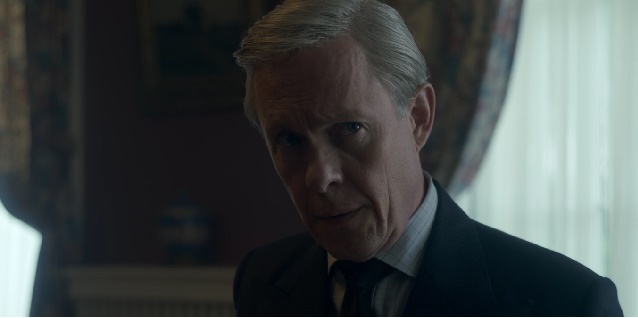 O Duque Edward VIII já começou a se dar conta que sua sobrinha é uma mulher de atitude. The Crown --- Windsor.