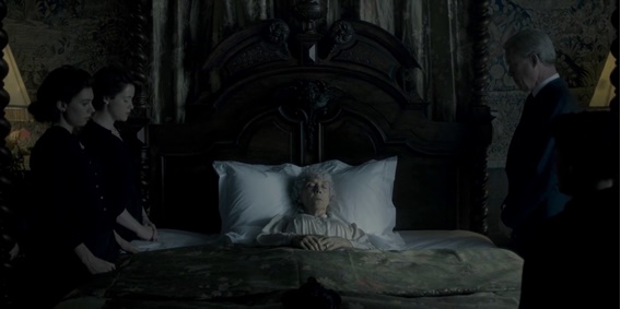 A morte da Rainha Mary ganha importância e contexto dentro da proposta do episódio.