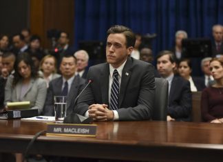 Designated Survivor 1×09: The Blueprint DESIGNATED SURVIVOR - "The Blueprint" - When classified government documents are leaked online, President Kirkman searches for the party responsible only to find that they have taken refuge inside a foreign embassy and are behind even his reach. Meanwhile, Agent Hannah Wells races furiously to gather evidence of MacLeish's involvement in the conspiracy before he can be confirmed as the country's next Vice President, on ABC's "Designated Survivor," WEDNESDAY, DECEMBER 7 (10:00-11:00 p.m. EST). (ABC/John Medland) ASHLEY ZUKERMAN