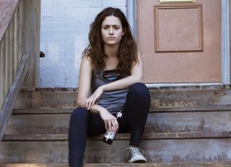Impasse salarial de Emmy Rossum é resolvido e a renovação de Shameless deve ser anunciada em breve