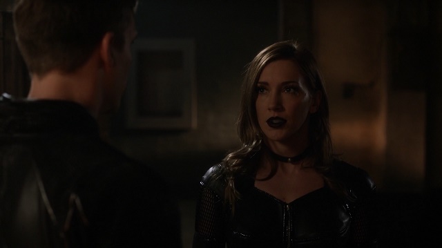 Arrow 5x10: Who Are You?