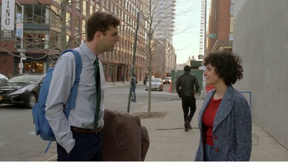 Em cena: os atores Alia Shawkat como Dory Sief e John Reynolds como Drew Gardner. Search Party