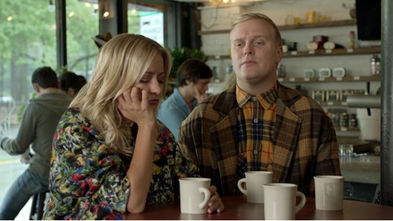 Os atores John Early como Elliott Goss e Meredith Hagner como Portia Davenport completam a “equipe de busca” que nomeia a série.