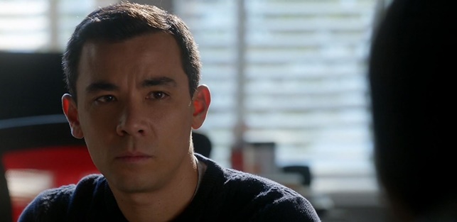 Conrad Ricamora (Oliver) tem desafio de demonstrar o quanto é bom ator. How To Get Away With Murder 3x13: It´s War