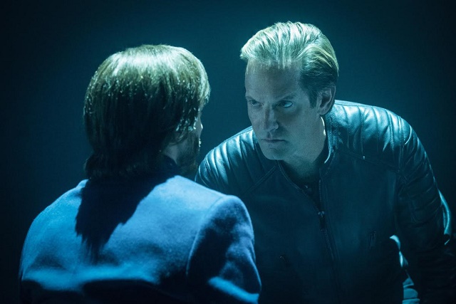 DC's Legends of Tomorrow --"The Legion of Doom"-- LGN210b_0566.jpg -- Pictured (L-R): Arthur Darvill as Rip Hunter and Matthew Letscher as Eobard Thawne -- Photo: Dean Buscher /The CW -- ÃÂ© 2017 The CW Network, LLC. All Rights Reserved