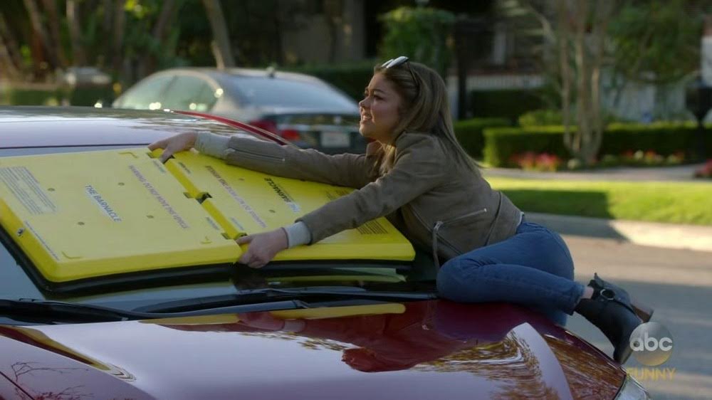 Modern Family 8x17: Pig Moon Rising