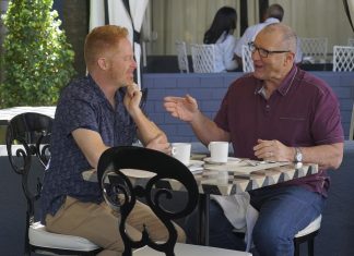 Modern Family 8×21: Alone Time