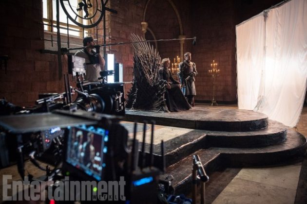 Jaime Lannister e Cersei Lannister no trono de ferro