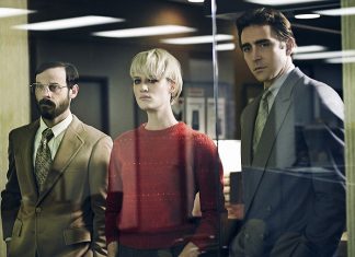 Revelada a data de estreia para a temporada final de Halt And Catch Fire Scoot McNairy as Gordon Clark, Mackenzie Davis as Cameron Howe and Lee Pace as Joe MacMillan - Halt and Catch Fire _ Season 1, Gallery - Photo Credit: James Minchin III/AMC