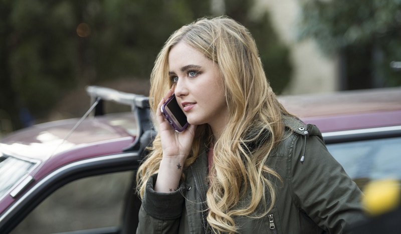 Wayward Sisters Claire Novak (Kathryn Newton) em Wayward Sisters