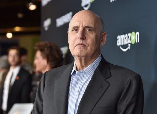 Depois das acusações de assédio, Jeffrey Tambor deixa o elenco de Transparent