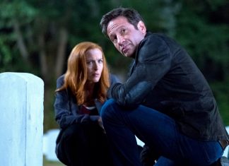 The X-Files 11×02: This THE X-FILES: L-R: Gillian Anderson and David Duchovny in the "This" episode of THE X-FILES airing Wednesday, Jan. 10 (8:00-9:00 PM ET/PT) on FOX. ©2017 Fox Broadcasting Co. Cr: Robert Falconer/FOX