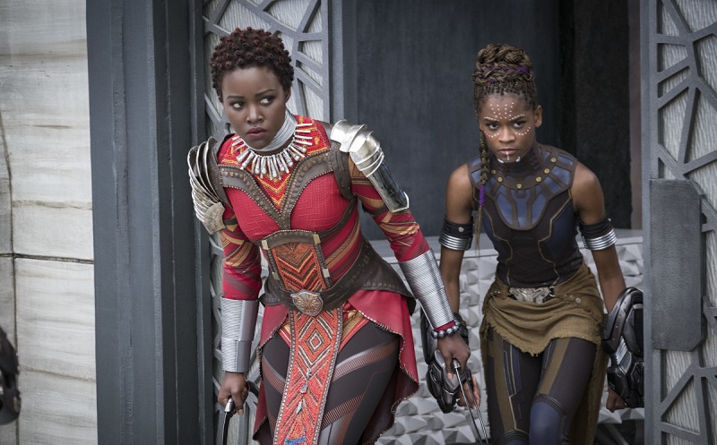 Nakia (Lupita Nyong'o) e Shuri (Letitia Wright) em Pantera Negra Nakia (Lupita Nyong'o) e Shuri (Letitia Wright) em Pantera Negra