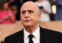 Transparent: Amazon oficializa a demissão de Jefrey Tambor e ator responde: “Desapontado!”