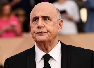 Transparent: Amazon oficializa a demissão de Jefrey Tambor e ator responde: “Desapontado!”