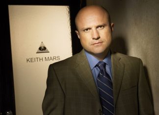 Enrico Colantoni é confirmado na nova temporada de Veronica Mars