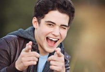 Disney revela o ator que vai ser o protagonista da série baseada em High School Musical