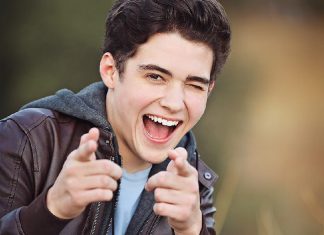 Disney revela o ator que vai ser o protagonista da série baseada em High School Musical