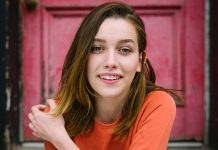 Atriz de A Maldição da Residência Hill será a nova protagonista de YOU