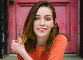 Atriz de A Maldição da Residência Hill será a nova protagonista de YOU