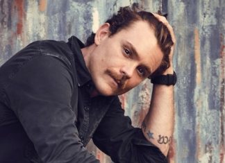 Into the Dark: Clayne Crawford de Máquina Mortífera entra para o elenco da nova antologia de horror