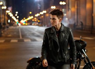 Ruby Rose passou por cirurgia de emergência após acidente nas gravações de ‘Batwoman’