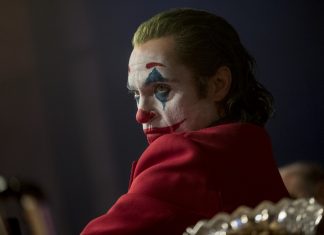 Crítica: Coringa é um apaixonado e anárquico exercício de atuação de seu protagonista