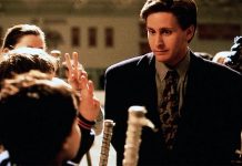 Emilio Estevez irá reprisar seu papel de técnico Gordon Bombay em série de ‘Nós somos os Campeões’