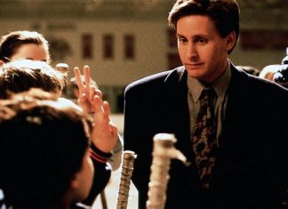 Emilio Estevez irá reprisar seu papel de técnico Gordon Bombay em série de ‘Nós somos os Campeões’