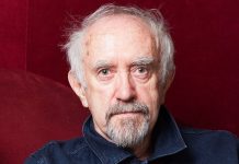 Jonathan Pryce vai interpretar o Príncipe Philip nas novas temporadas de ‘The Crown’