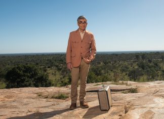 ‘O Viajante Relutante’: AppleTV+ anuncia data de estreia da série de viagens apresentada por Eugene Levy
